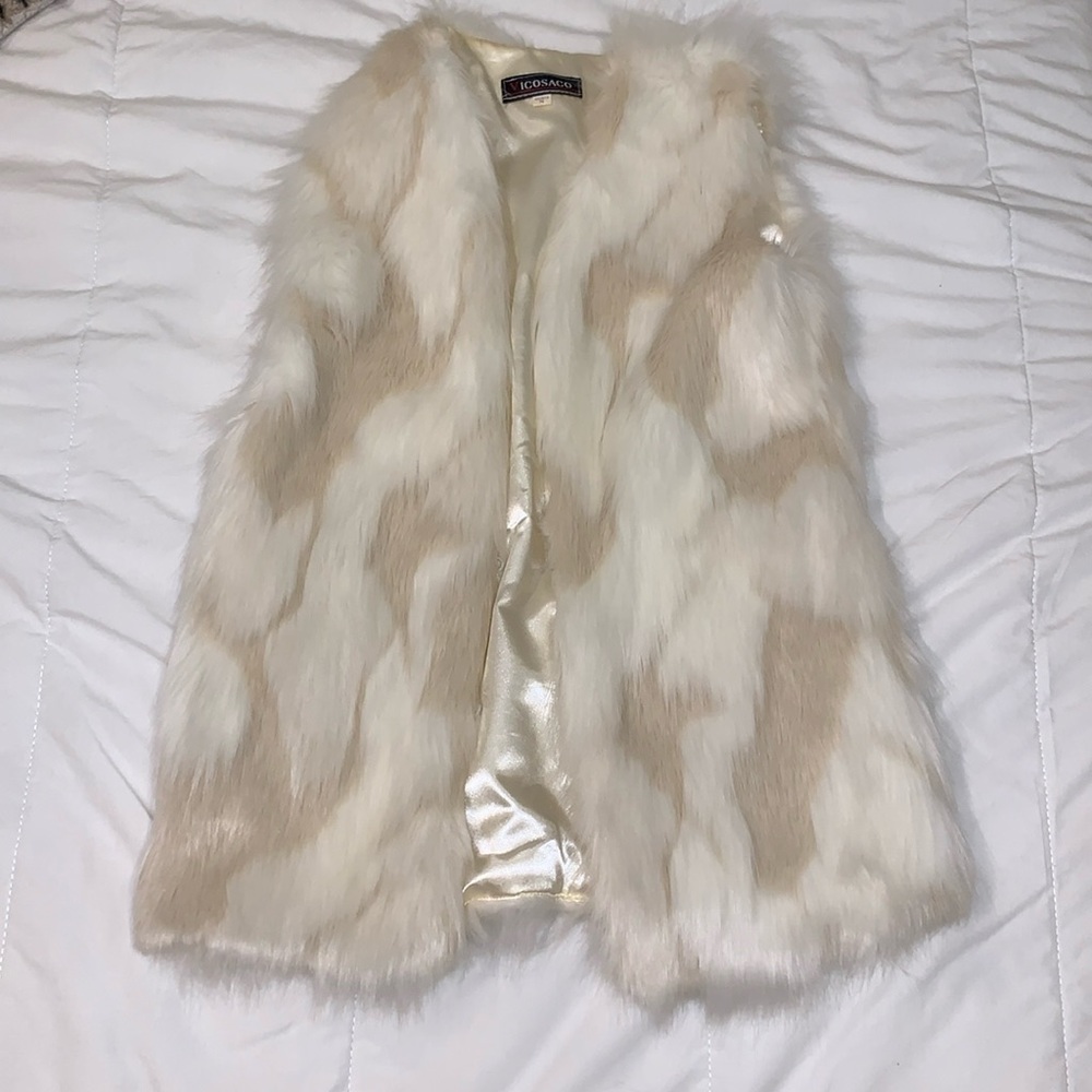White and cream colored faux fur vest with lining and pockets S Small